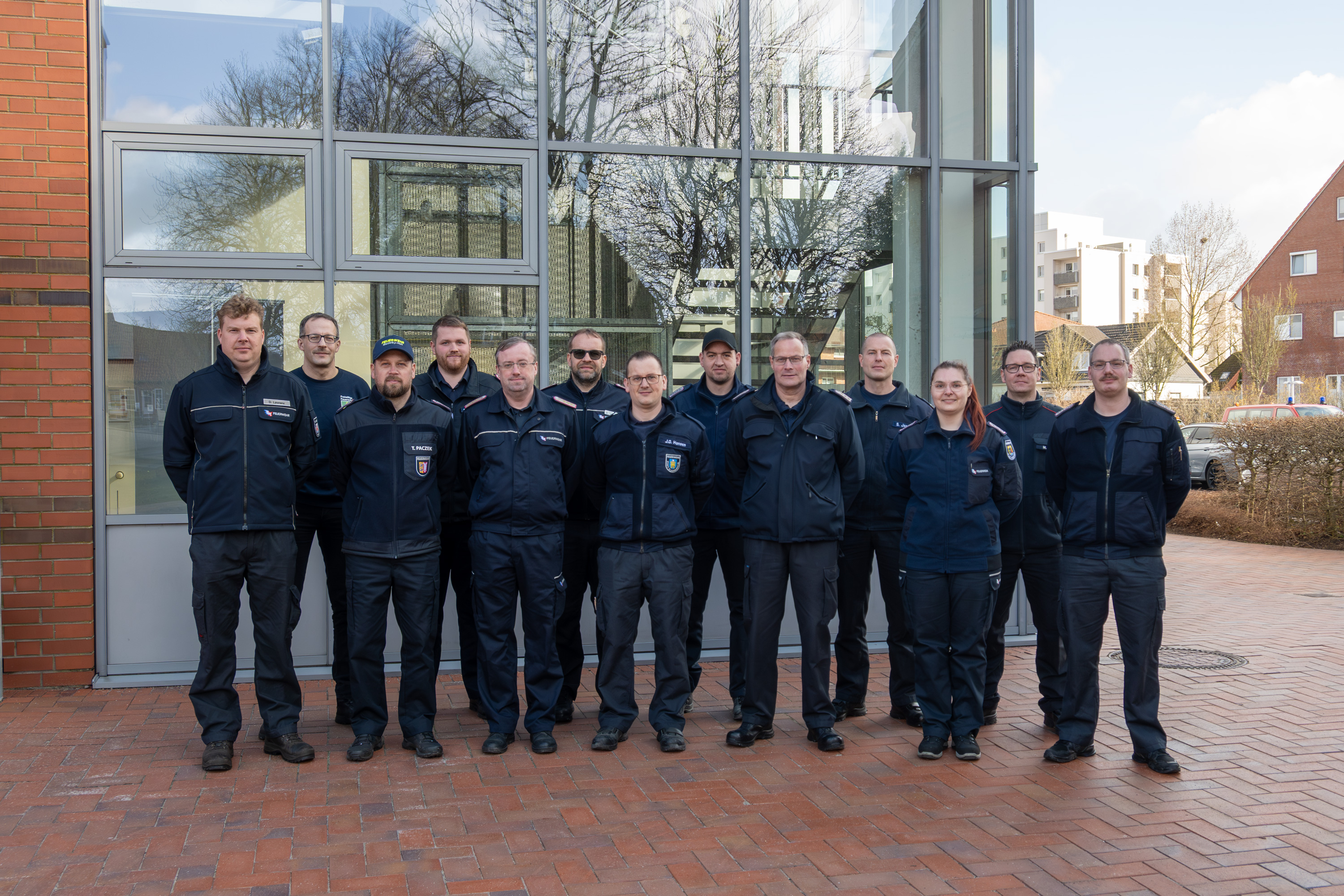Teilnehmende des Lehrganges Tiefbauunfälle haben sich zum Gruppenfoto auf dem Innenhof der LFS.SH aufgestellt